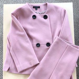 Gorgeous Ann Taylor skirt suit